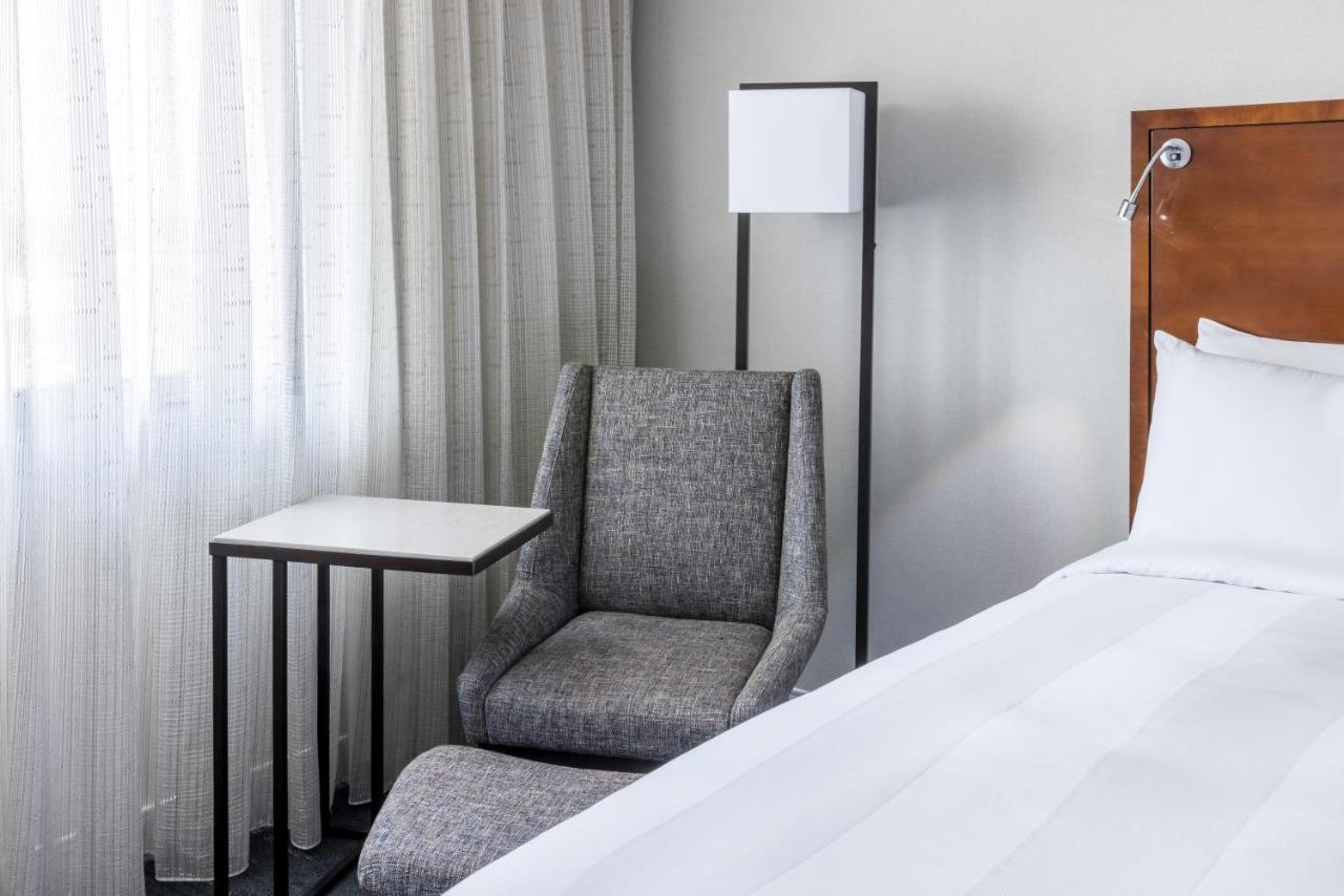 Richmond Marriott Hotel Ngoại thất bức ảnh