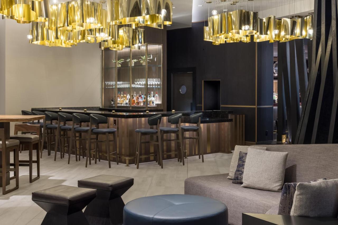 Richmond Marriott Hotel Ngoại thất bức ảnh