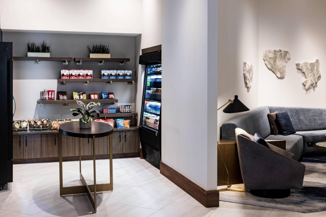Richmond Marriott Hotel Ngoại thất bức ảnh