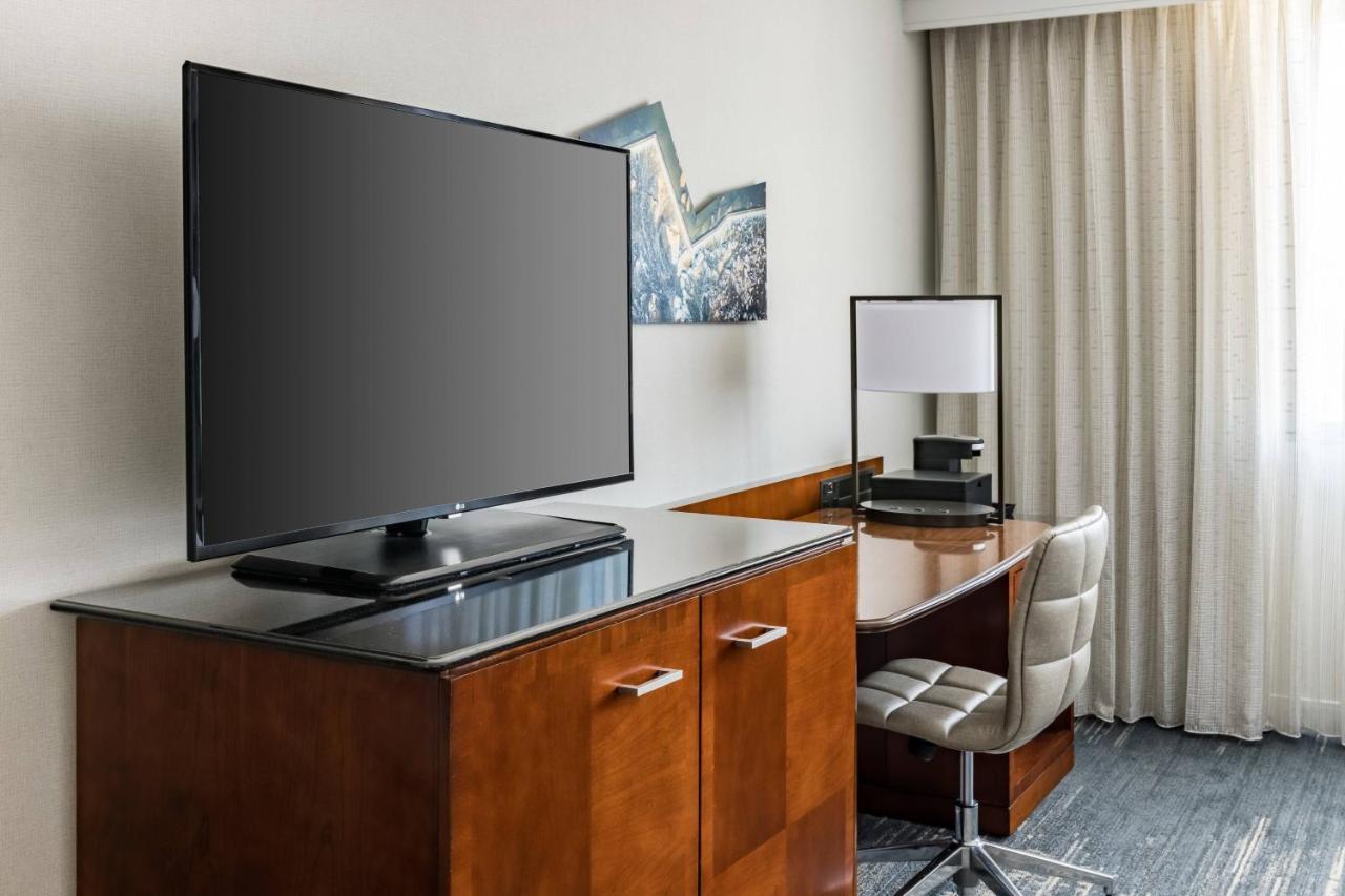 Richmond Marriott Hotel Ngoại thất bức ảnh