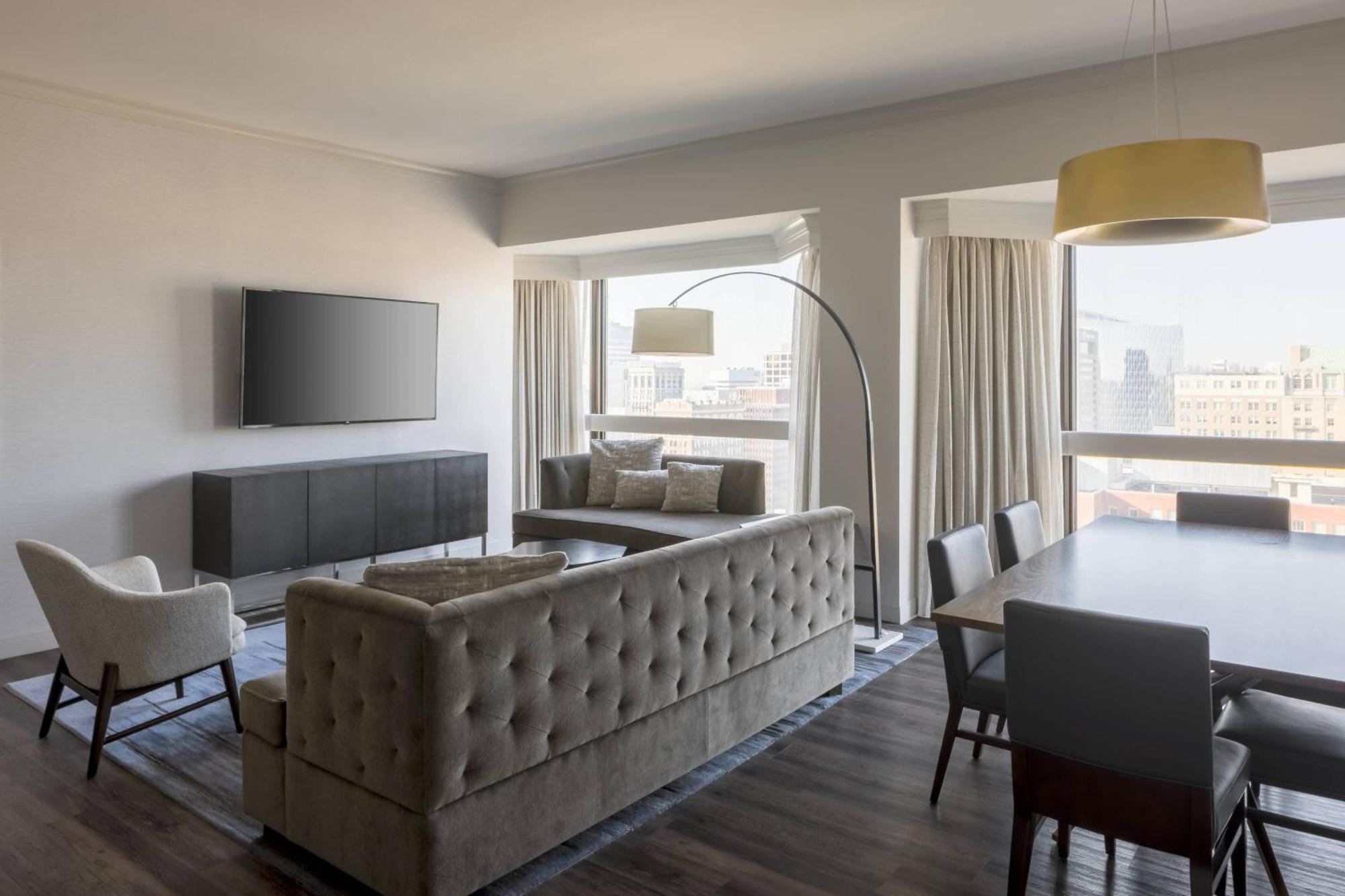 Richmond Marriott Hotel Ngoại thất bức ảnh
