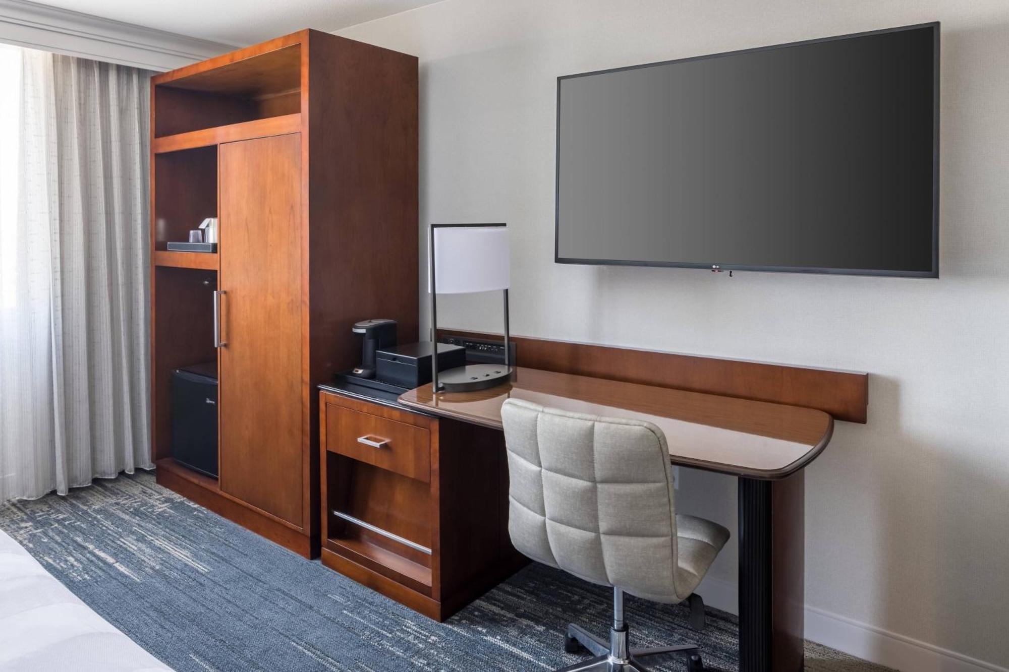 Richmond Marriott Hotel Ngoại thất bức ảnh