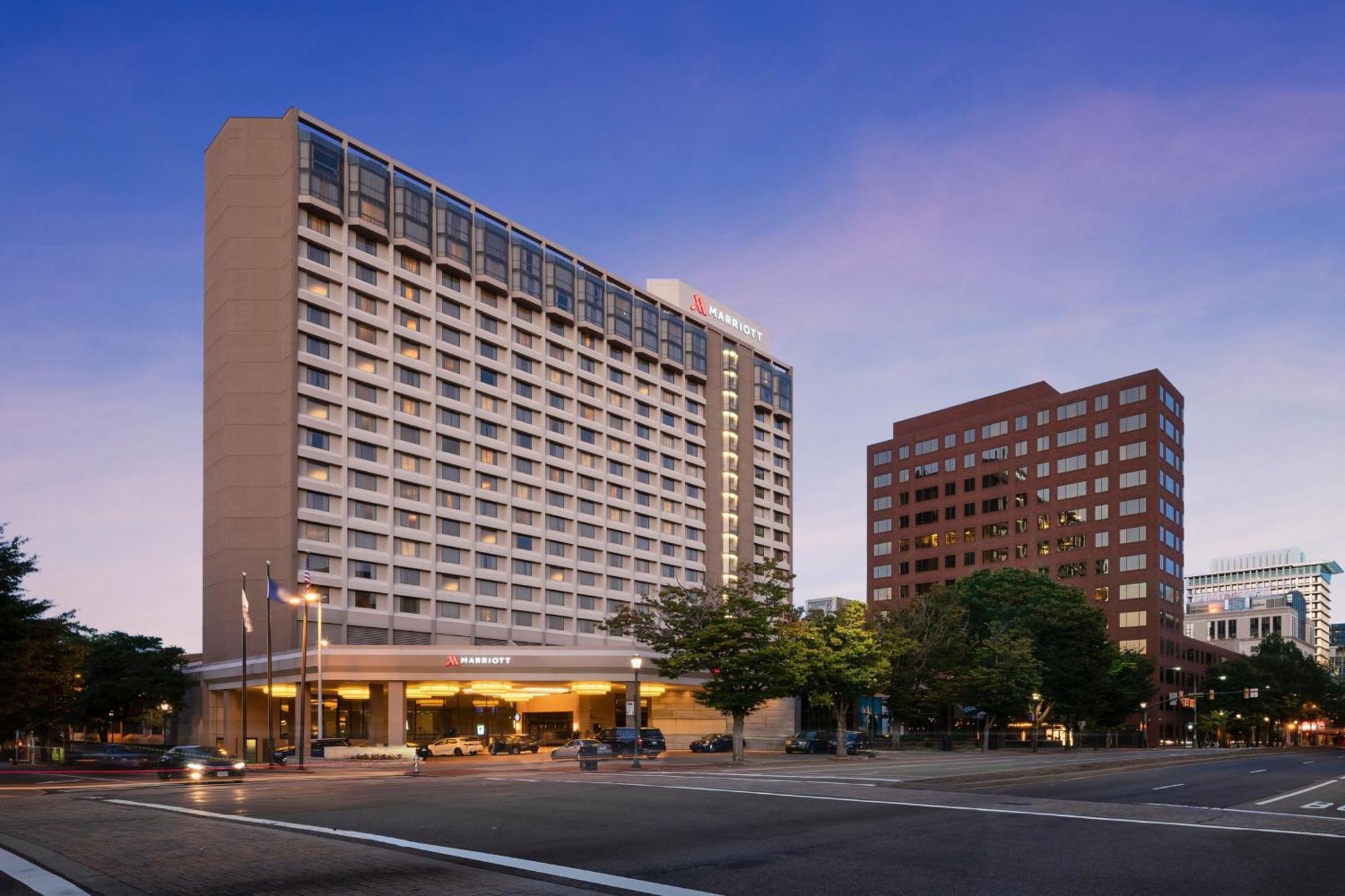 Richmond Marriott Hotel Ngoại thất bức ảnh
