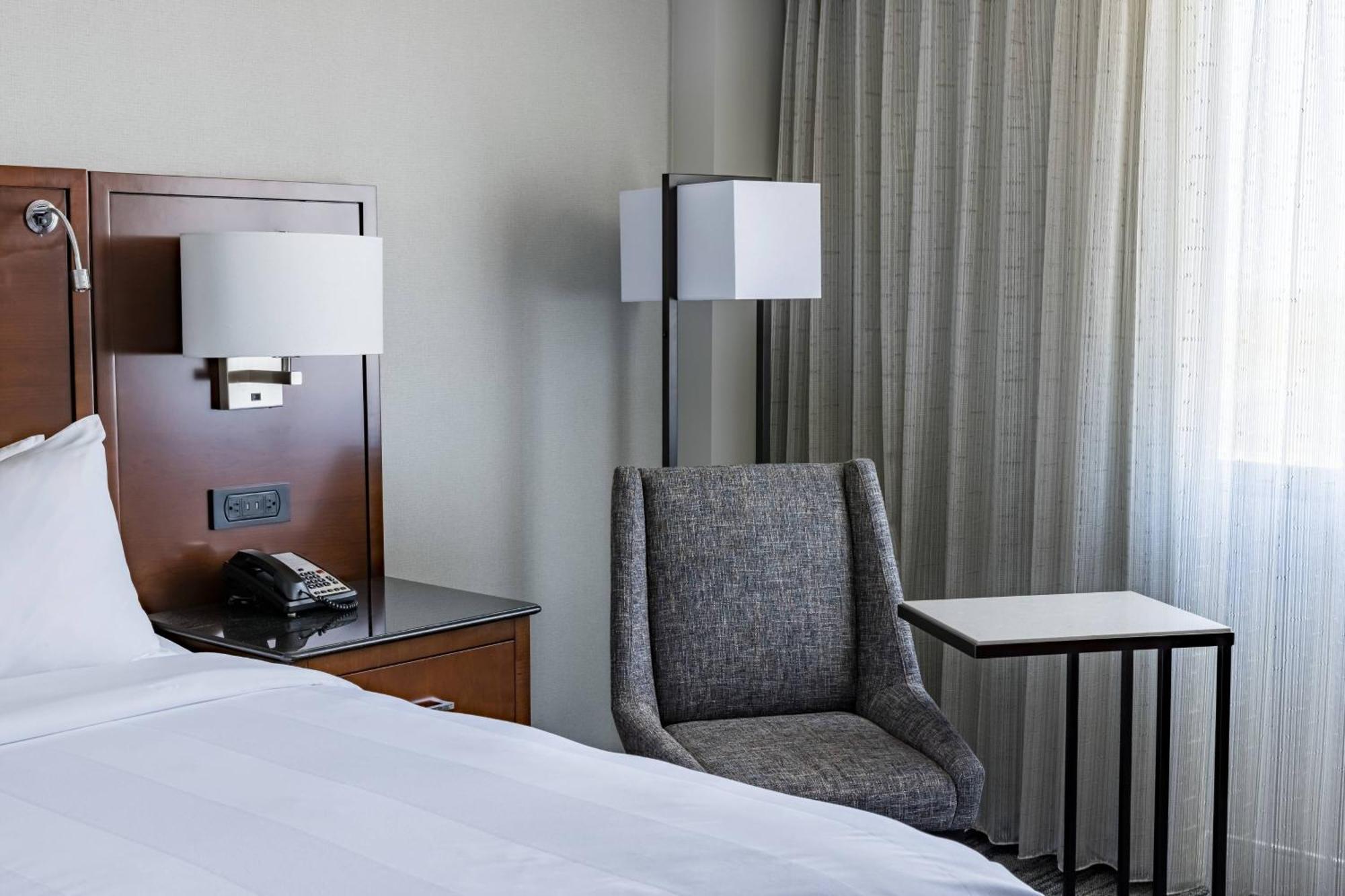 Richmond Marriott Hotel Ngoại thất bức ảnh