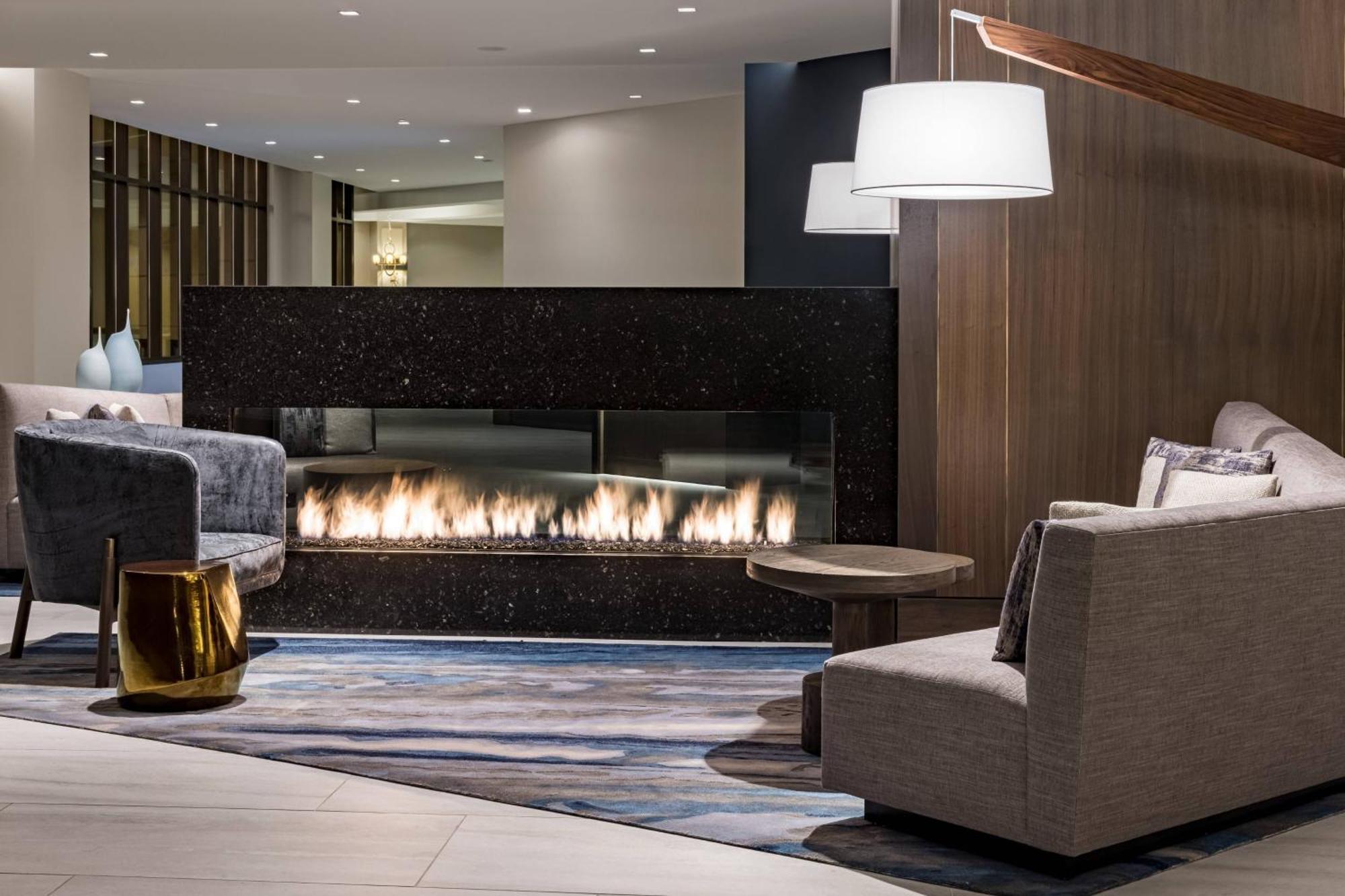 Richmond Marriott Hotel Ngoại thất bức ảnh