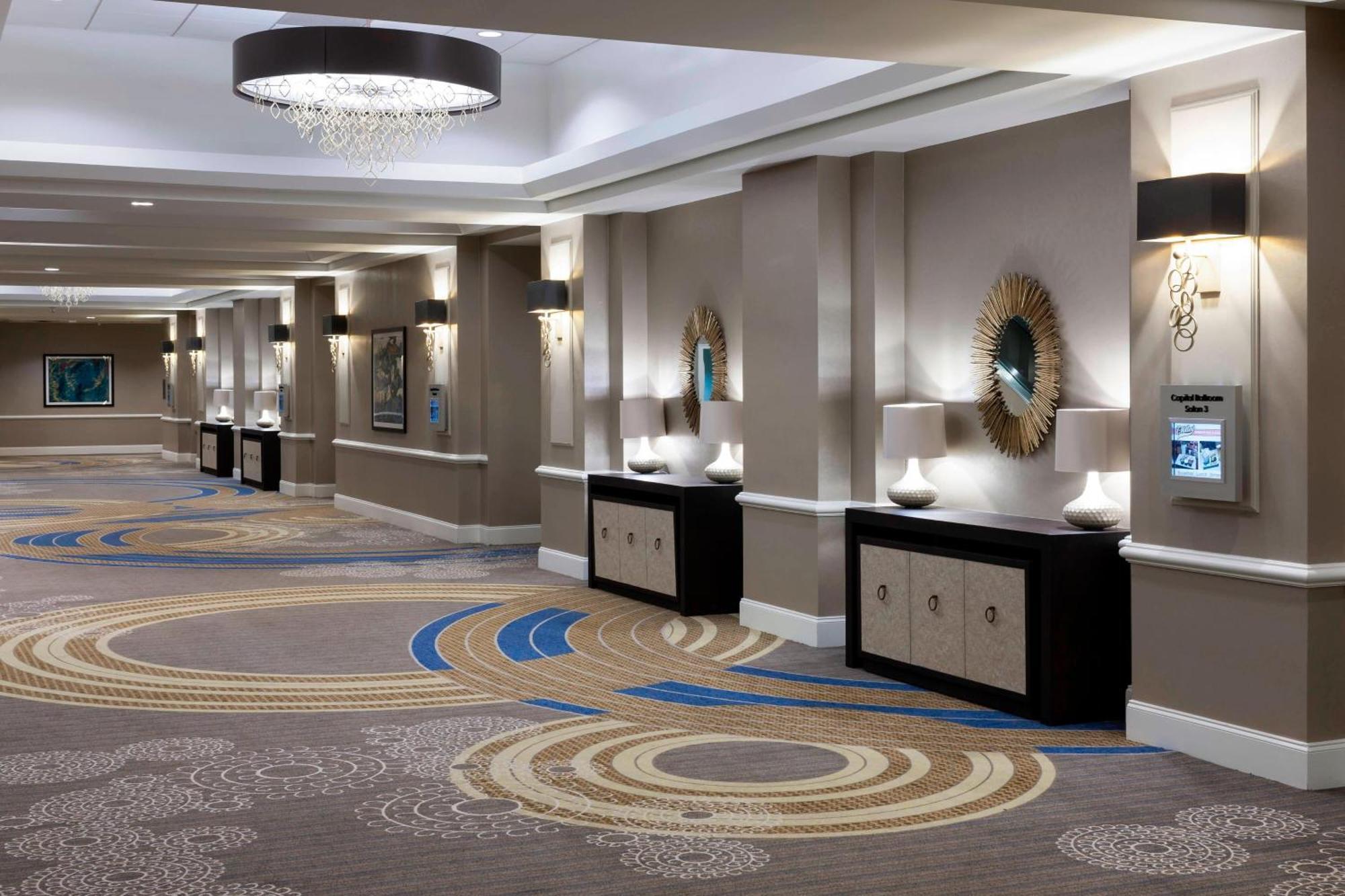 Richmond Marriott Hotel Ngoại thất bức ảnh