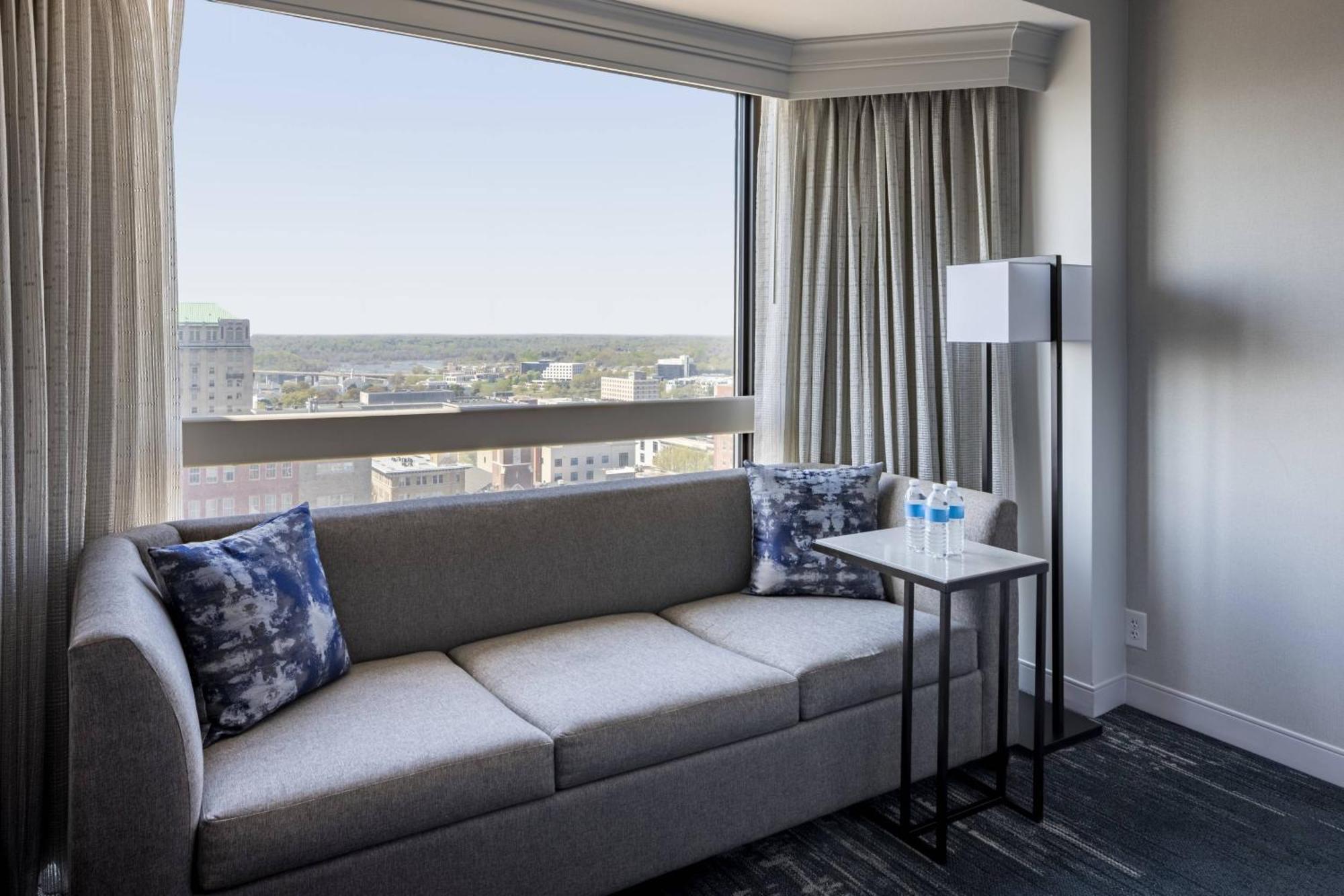 Richmond Marriott Hotel Ngoại thất bức ảnh